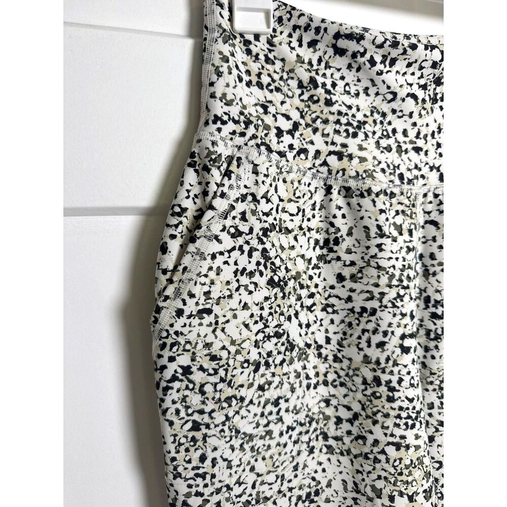 Old Navy Active Women's M PowerSoft High Rise Tapered Capri Pants Abstract Print